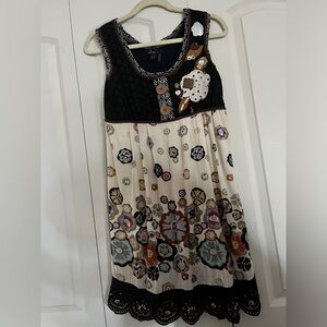 I am Alberto makali floral babydoll dress.